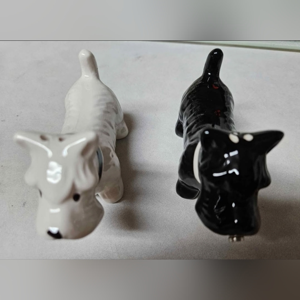 Vintage Scottie Black White Salt Pepper Shakers see all pics